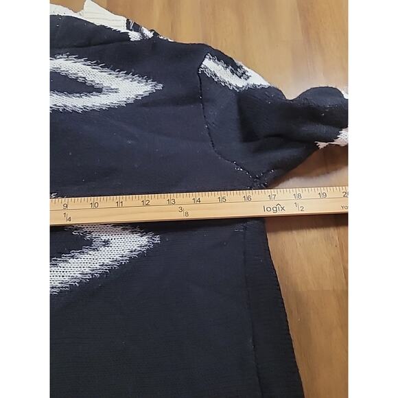 Belle De Jour Black White Geometric Aztec Cardigan M Open Front EUC - Picture 7 of 8